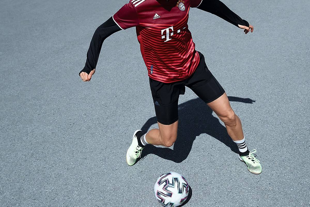 Bayern Munich Home Jersey for men (2) 2021/22.jpg